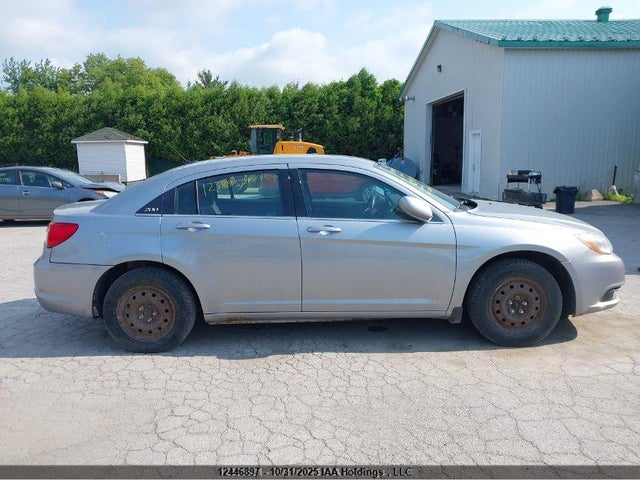 Chrysler 200 2014 1C3CCBAB0EN149779 Image 12