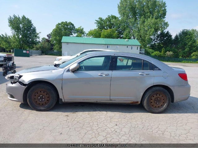 Chrysler 200 2014 1C3CCBAB0EN149779 Image 13