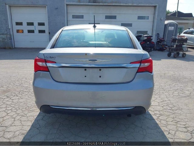 Chrysler 200 2014 1C3CCBAB0EN149779 Image 15