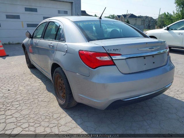 Chrysler 200 2014 1C3CCBAB0EN149779 Image 2