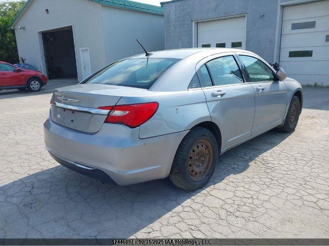 Chrysler 200 2014 1C3CCBAB0EN149779 Image 3