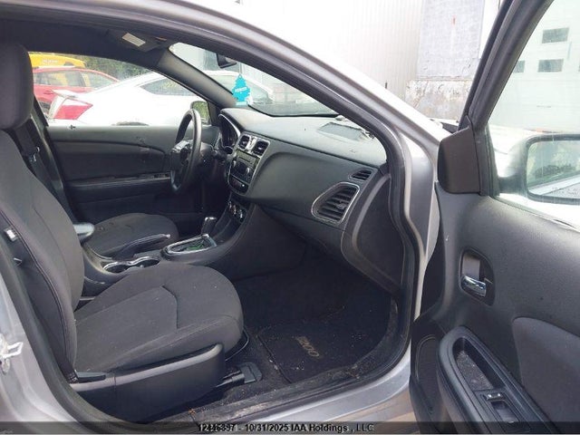 Chrysler 200 2014 1C3CCBAB0EN149779 Image 4