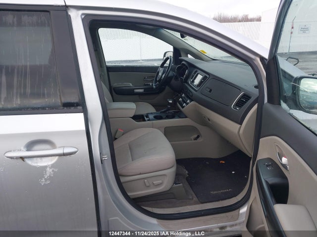 2017 Kia Sedona მანქანა იყიდება აუქციონზე, vin: KNDMB5C10H6342702, აუქციონის ნომერი: 12447344