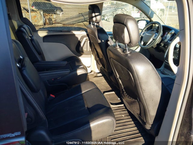 12447912 :رقم المزاد ، 2C4RC1CG6ER205154 vin ، 2014 Chrysler Lebaron Town And Country مزاد بيع
