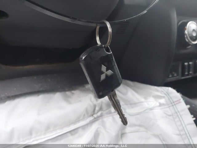 JA4AH3AU7JU601197 Mitsubishi Rvr Se/es