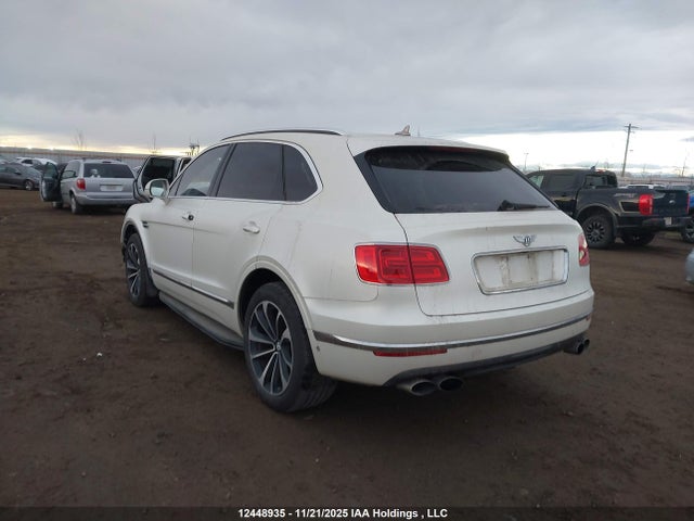 Bentley Bentayga V8 2019 SJAAM2ZV7KC024673 Image 3