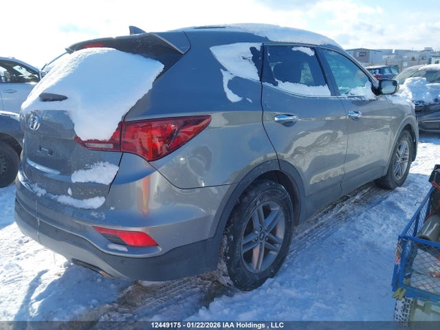 12449175 :رقم المزاد ، 5NMZUDLB2HH045601 vin ، 2017 Hyundai Santa Fe Sport 2.4 Se مزاد بيع