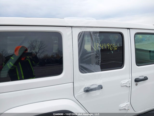 1C4PJXEGXRW334850 Jeep Wrangler Sahara