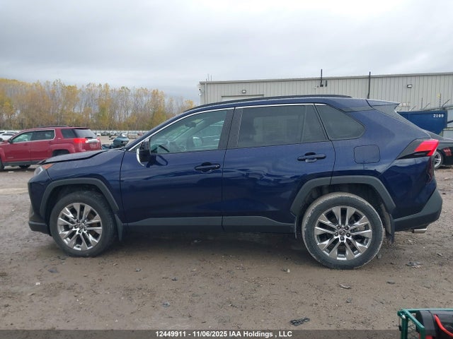 12449911 :رقم المزاد ، 2T3R1RFV6MW203875 vin ، 2021 Toyota Rav4 Xle/xle Premium مزاد بيع