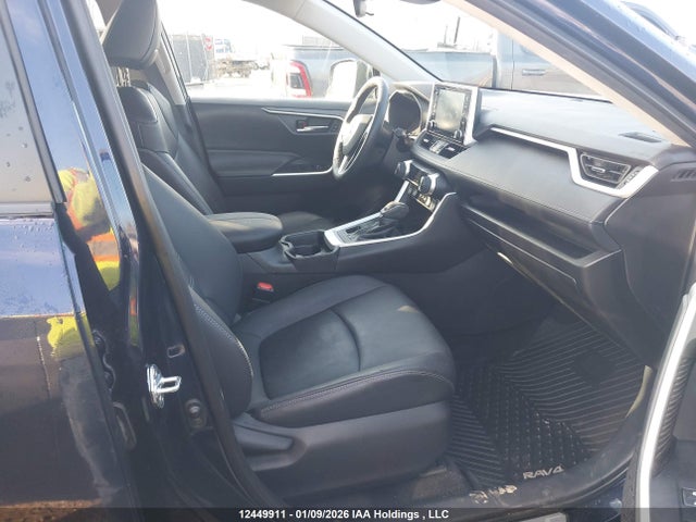 12449911 :رقم المزاد ، 2T3R1RFV6MW203875 vin ، 2021 Toyota Rav4 Xle/xle Premium مزاد بيع