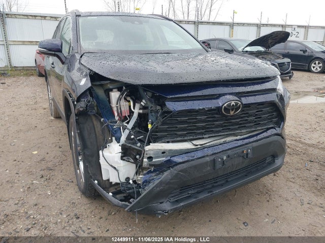 12449911 :رقم المزاد ، 2T3R1RFV6MW203875 vin ، 2021 Toyota Rav4 Xle/xle Premium مزاد بيع