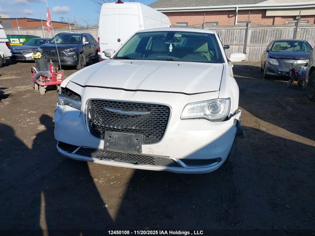 Chrysler 300 2015 2C3CCARG4FH782063 Image 12