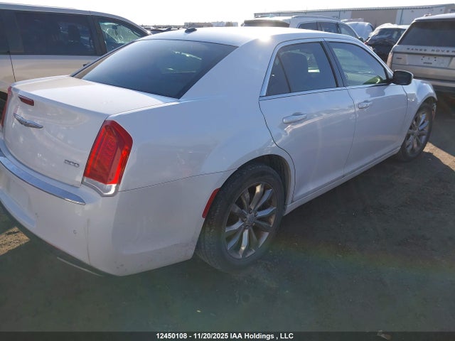Chrysler 300 2015 2C3CCARG4FH782063 Image 4