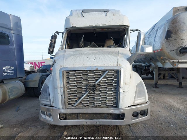 4V4NC9EH6LN233215 Volvo VNL