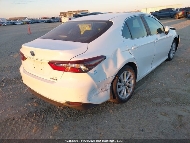 4T1C31AK1NU582339 Toyota Camry Hybrid Le