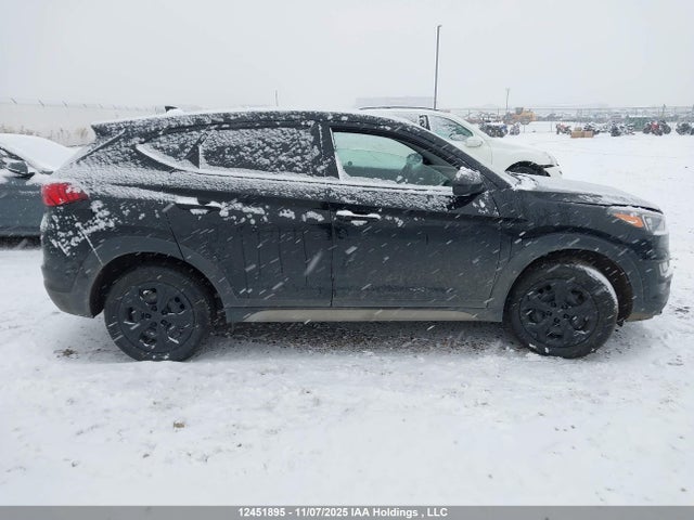KM8J23A47KU988127 Hyundai TUCSON SE