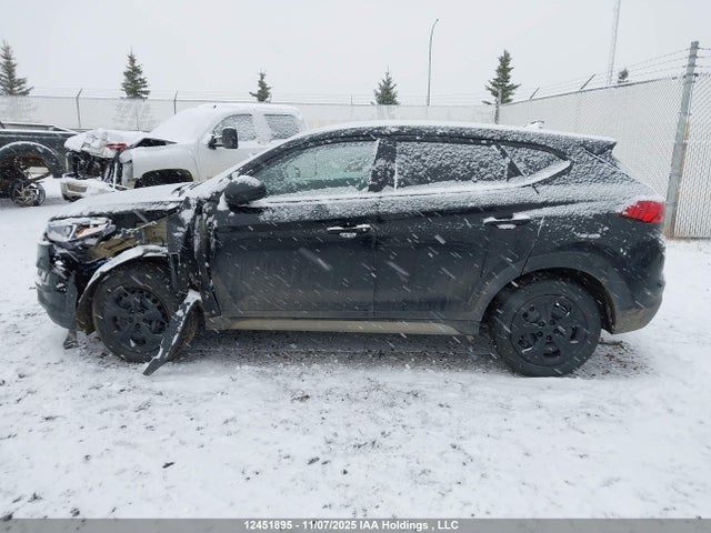 KM8J23A47KU988127 Hyundai TUCSON SE