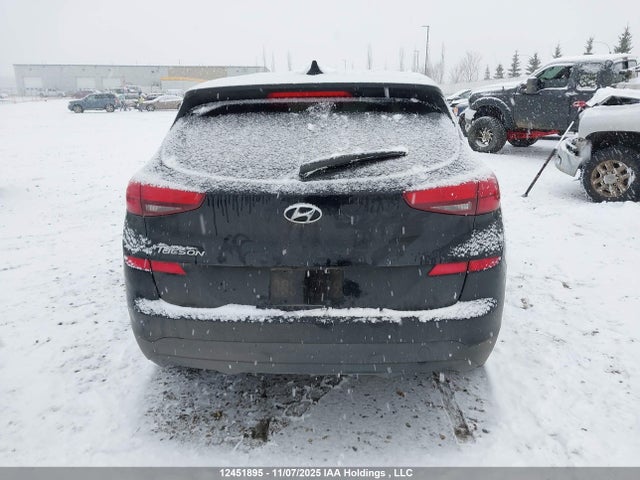 KM8J23A47KU988127 Hyundai TUCSON SE