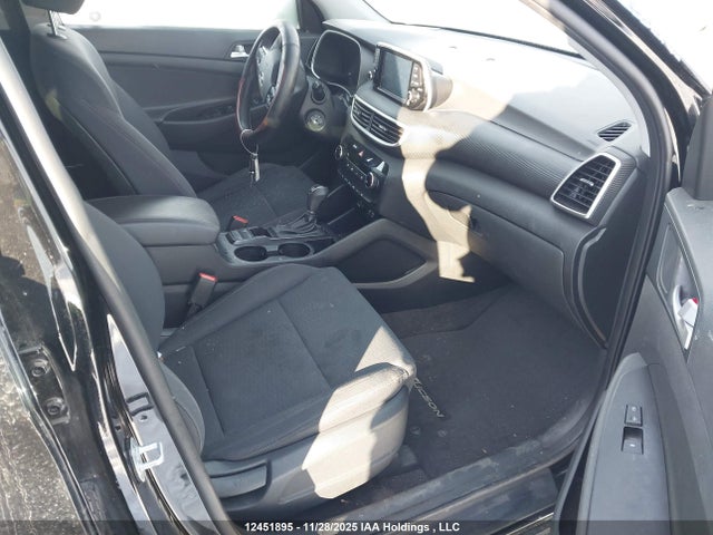 KM8J23A47KU988127 Hyundai TUCSON SE
