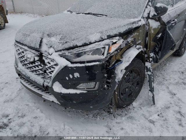 KM8J23A47KU988127 Hyundai TUCSON SE