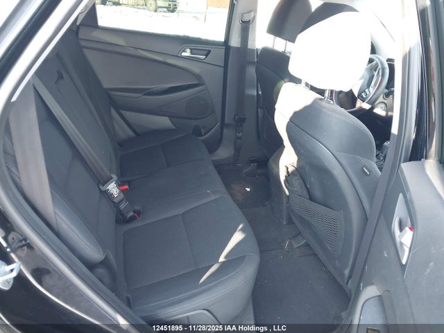 KM8J23A47KU988127 Hyundai TUCSON SE