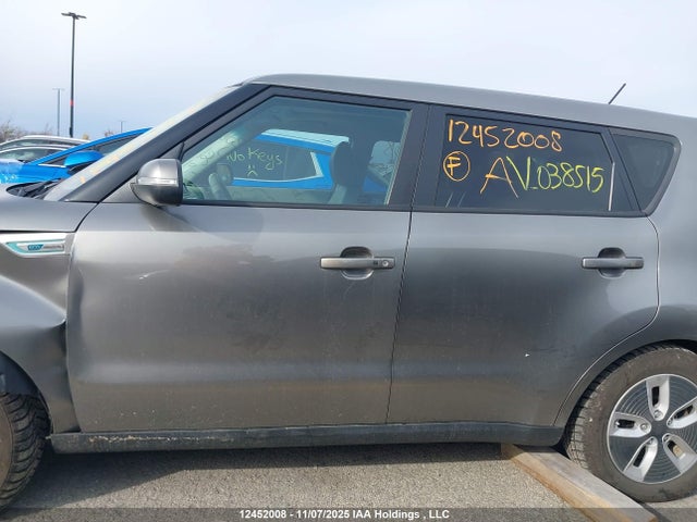 KNDJR3AE1K7038515 KIA Soul Ev Luxury