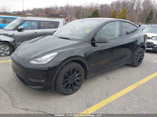 Tesla Model Y Long Range 2022 7SAYGDEE0NF574863 Image 2