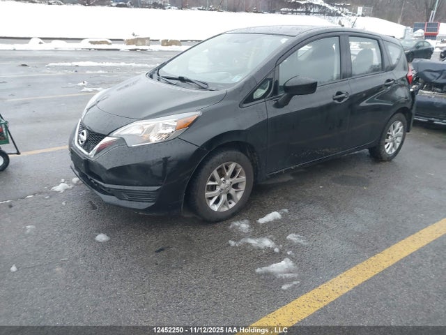 Nissan Versa 2018 3N1CE2CP0JL364851 Image 2