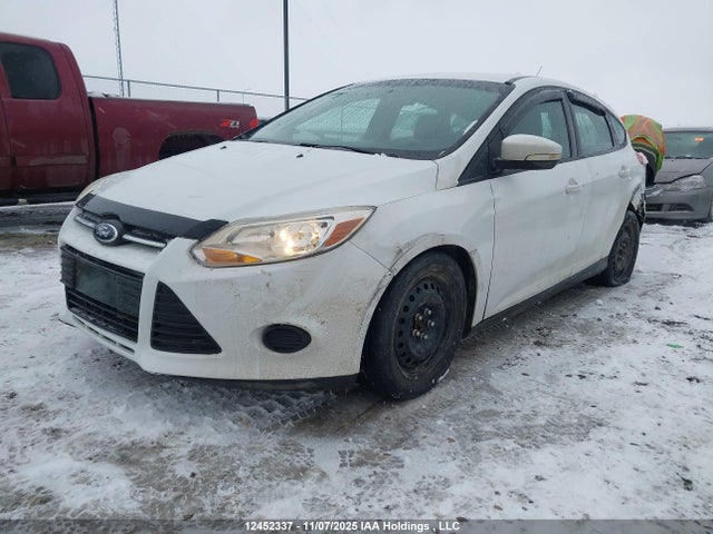 Ford Focus 2014 1FADP3K20EL297098 Image 2
