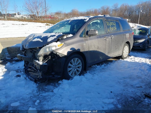 5TDJK3DC3GS130530 Toyota SIENNA LE