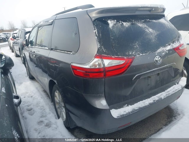 5TDJK3DC3GS130530 Toyota SIENNA LE