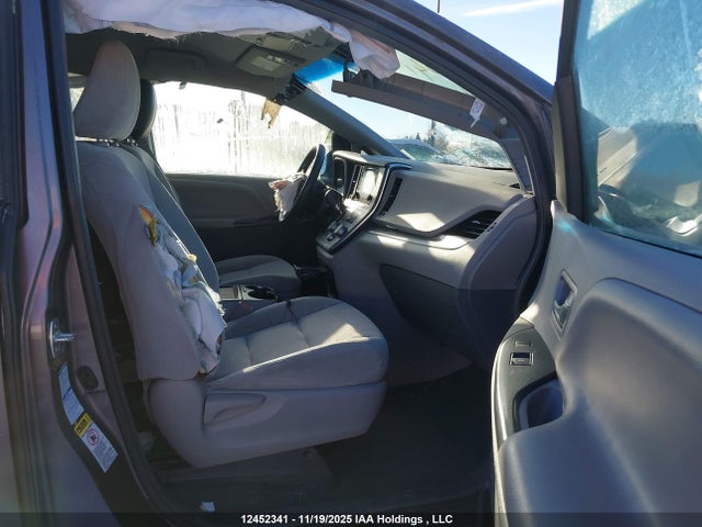 5TDJK3DC3GS130530 Toyota SIENNA LE