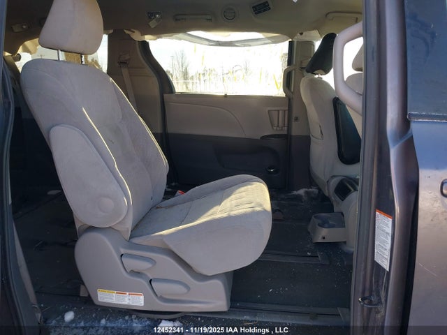 5TDJK3DC3GS130530 Toyota SIENNA LE