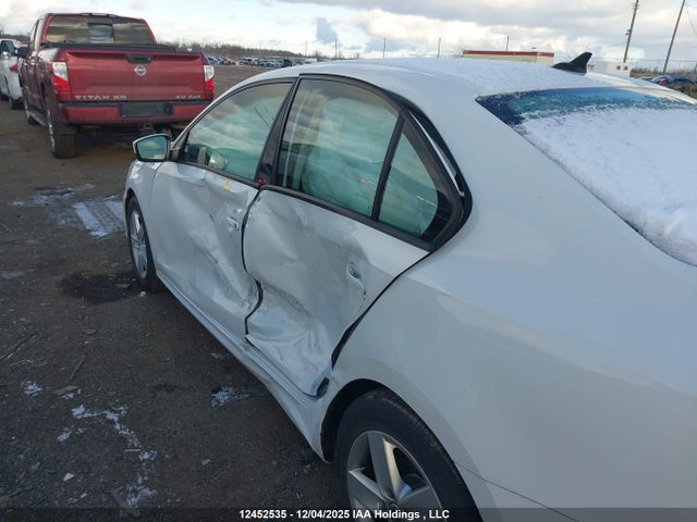 3VW2B7AJ0HM332366 Volkswagen JETTA SEDAN