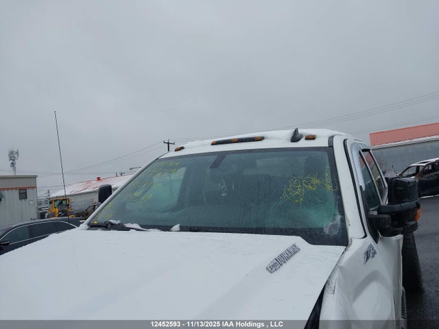 1GT12PEY1KF209379 GMC Sierra 2500hd Sle