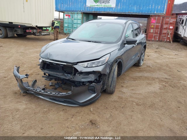 1FMCU9MZ6SUA39424 Ford Escape St Line