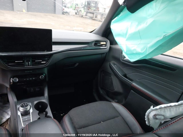 1FMCU9MZ6SUA39424 Ford Escape St Line