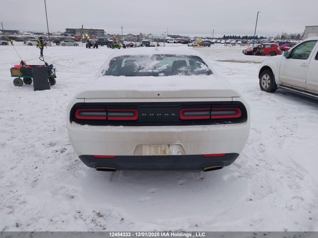 Dodge Challenger Sxt 2018 2C3CDZAG6JH305036 Image 16