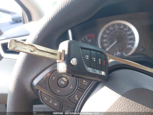 5YFBPMBE0NP354814 Toyota COROLLA LE