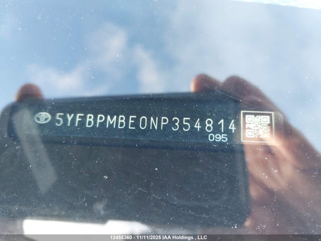 5YFBPMBE0NP354814 Toyota COROLLA LE