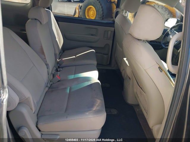 KNDMB5C14K6452675 KIA Sedona Lx/ex