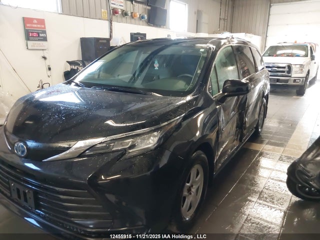 5TDGSKFC6PS099002 Toyota Sienna Le/xse/limited/platinum/xse 25th Anniversary