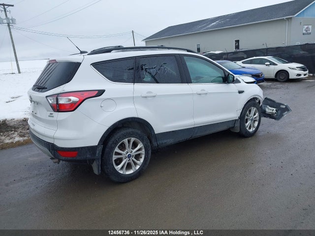 1FMCU0GDXJUD10155 Ford ESCAPE SE