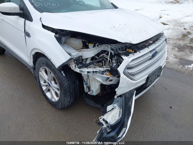 1FMCU0GDXJUD10155 Ford ESCAPE SE