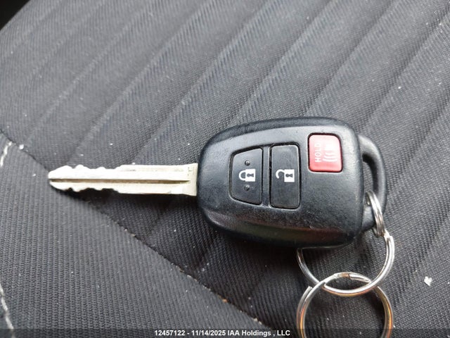 VNKKTUD3XJA091132 Toyota Yaris L/le/se
