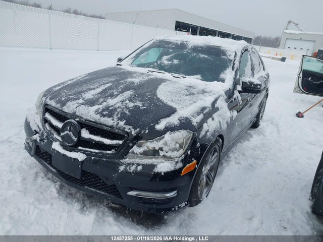 2012 Mercedes-benz C 250 4matic მანქანა იყიდება აუქციონზე, vin: WDDGF8FB9CA690338, აუქციონის ნომერი: 12457255