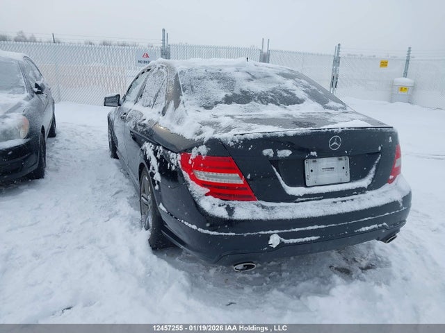 2012 Mercedes-benz C 250 4matic მანქანა იყიდება აუქციონზე, vin: WDDGF8FB9CA690338, აუქციონის ნომერი: 12457255