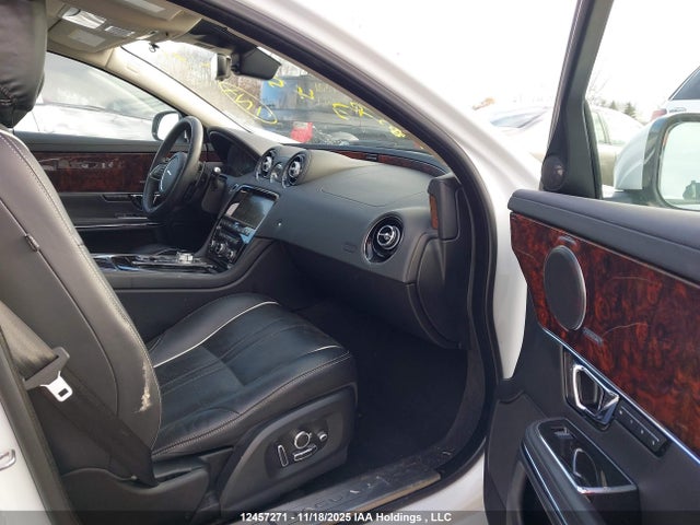 SAJXJ1CD3J8WA3699 Jaguar XJ