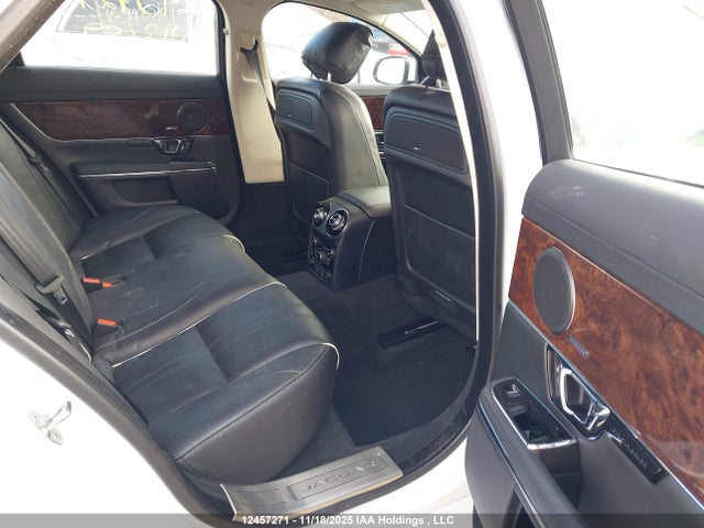 SAJXJ1CD3J8WA3699 Jaguar XJ