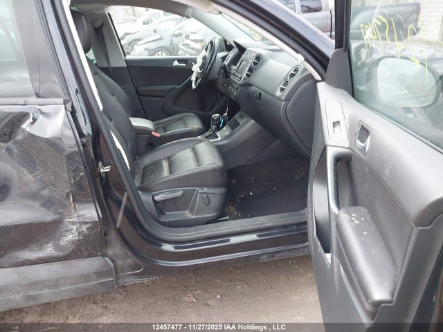 WVGNV7AXXHK009845 Volkswagen Tiguan Wolfsburg Edition